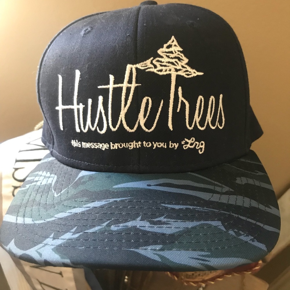 NWOT LRG Snapback Hat